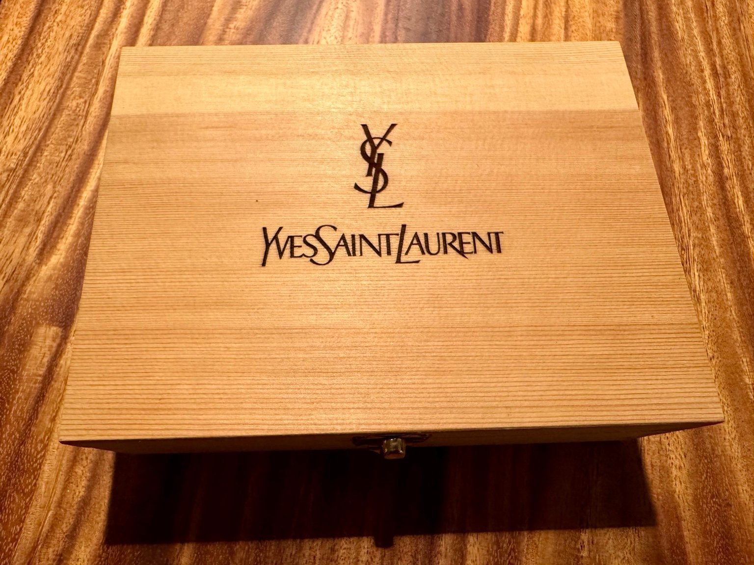 Handgemaakte Yves Saint Laurent sieradendoos Uniek exemplaar, Ophalen of Verzenden, Zo goed als nieuw, Zwart, Ogen