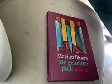 De geheime plek - Marion Bloem (Hardcover), Ophalen of Verzenden, Zo goed als nieuw, Nederland, Marion Bloem