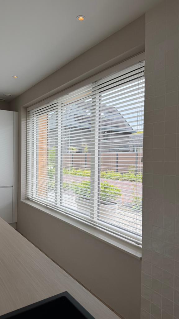 Luxaflex wit 296x175, Ophalen, Zo goed als nieuw, Wit