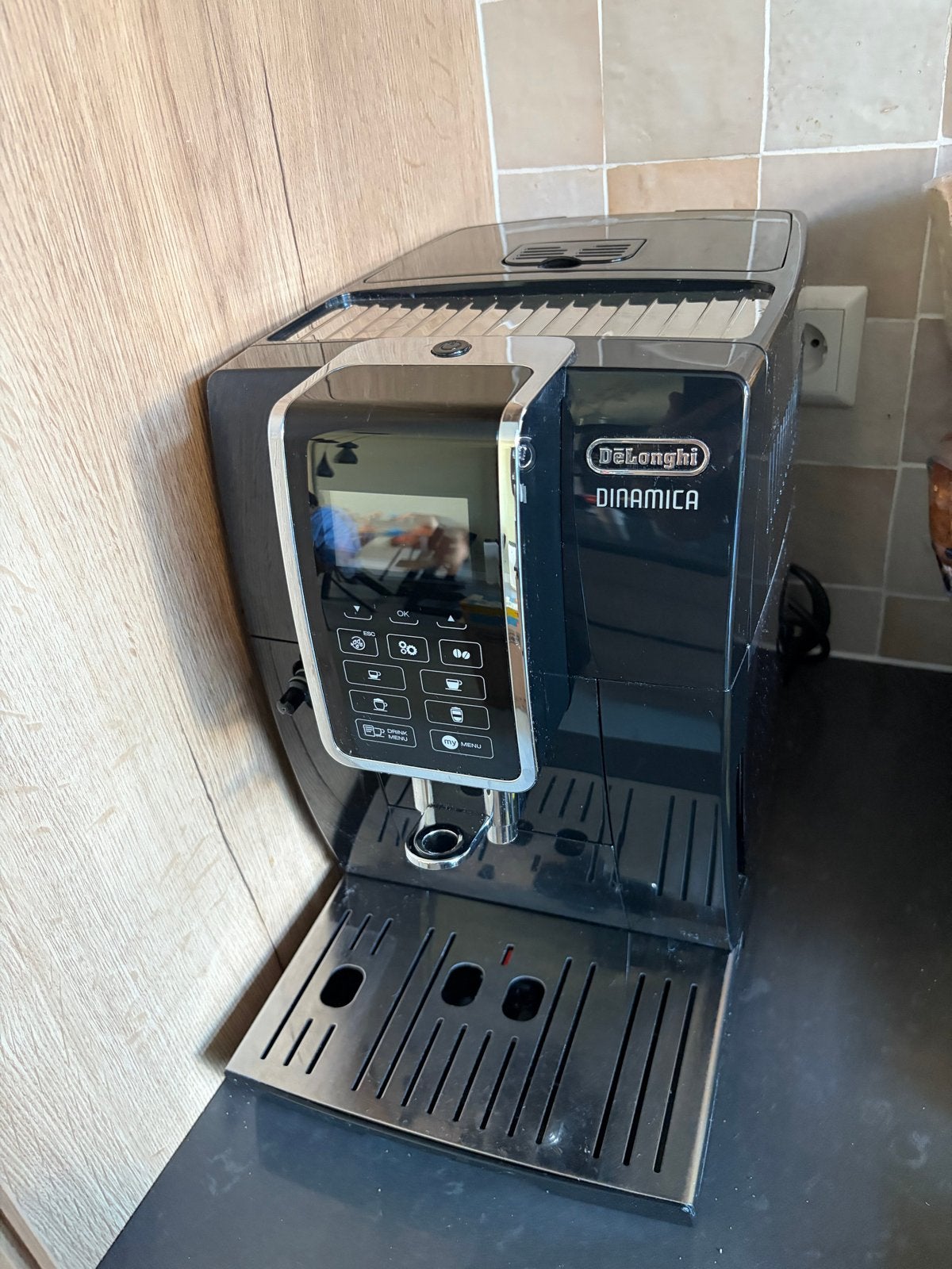 De'Longhi Dinamica volautomatische espressomachine