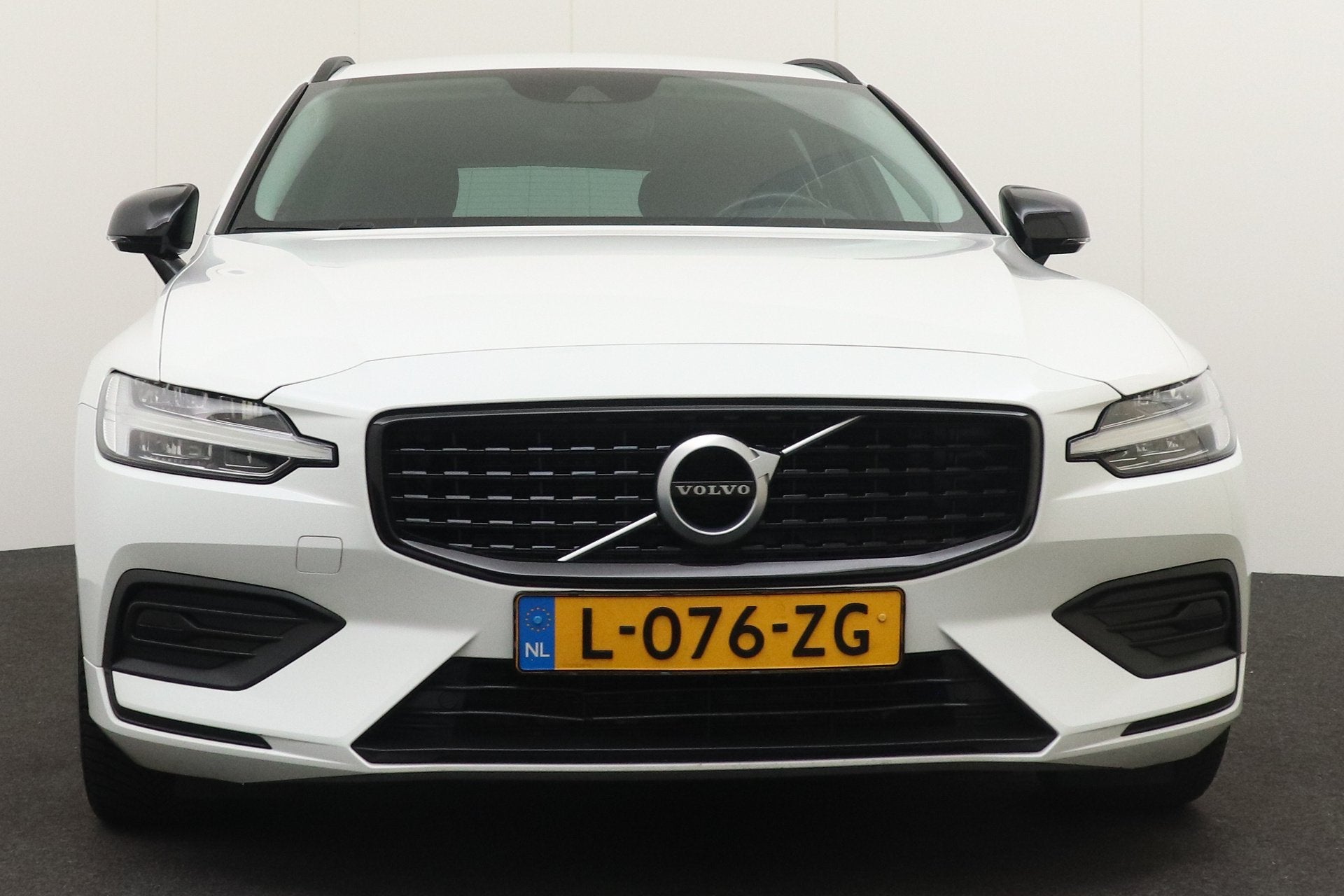 Volvo V60 2.0 B3 Momentum Advantage Elek.Trekhaak Carplay Ad, Auto's, Dealer onderhouden, Stof, 4 cilinders, 1969 cc