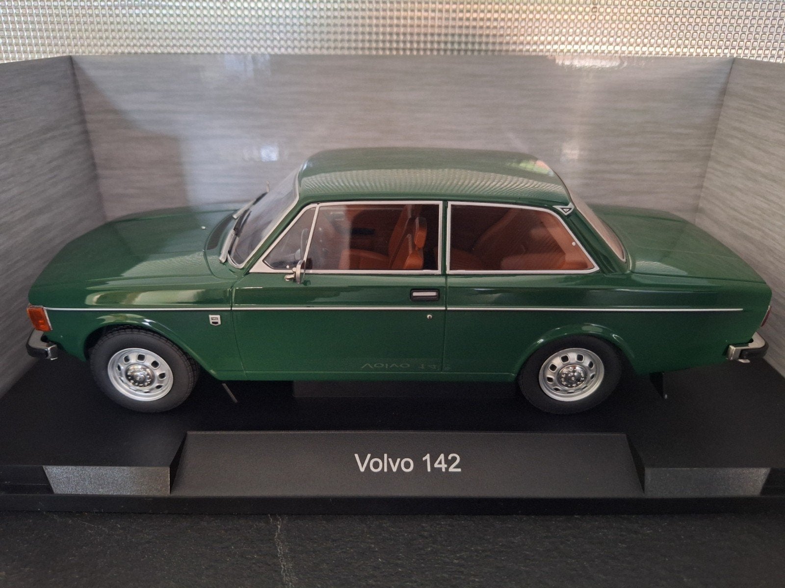 Volvo 142 Schaal 1:18, Overige merken, MCG, Nieuw, Ophalen of Verzenden