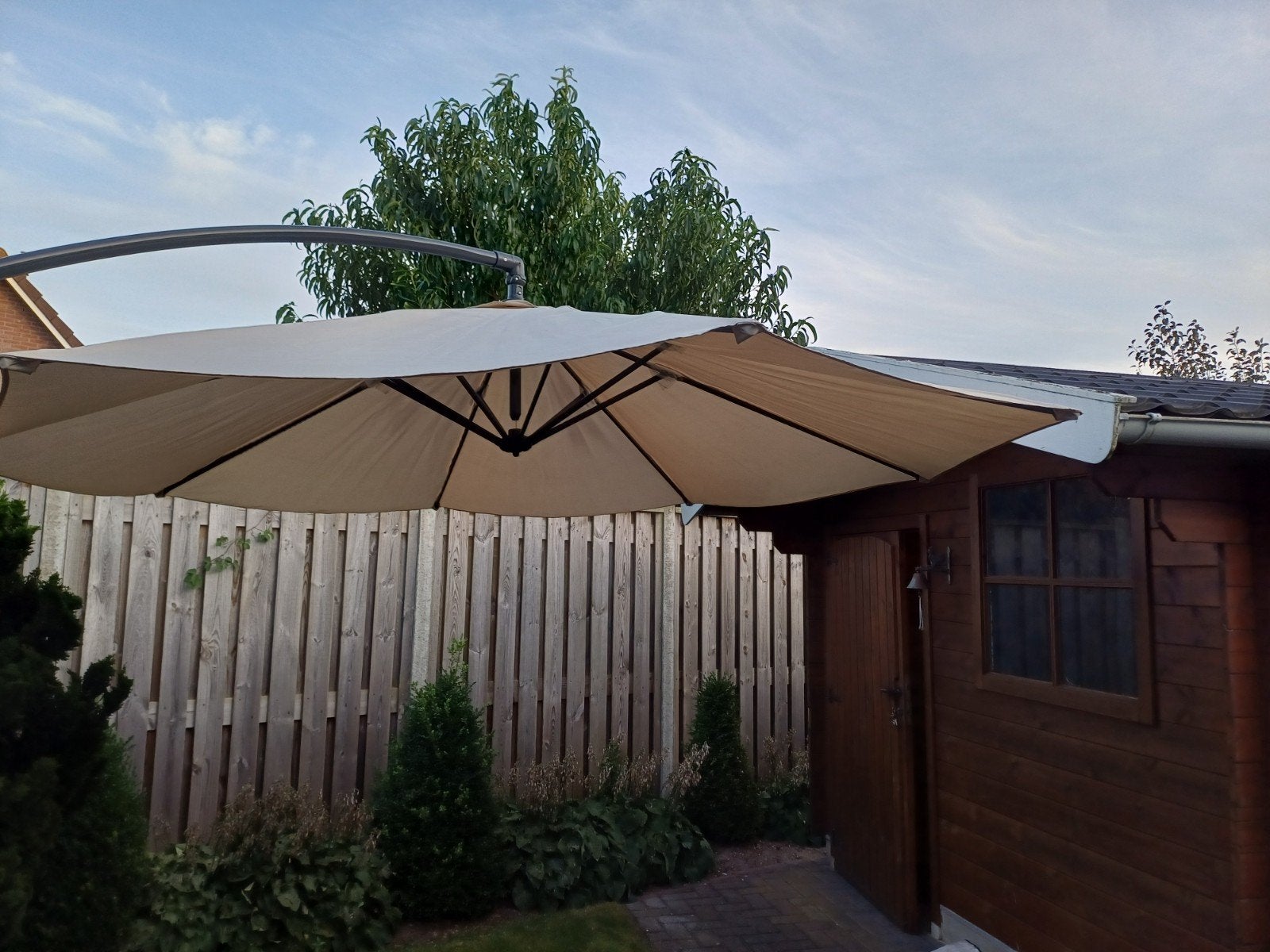 zweefparasol, zandkleurig, Ophalen, Zo goed als nieuw, Zweefparasol