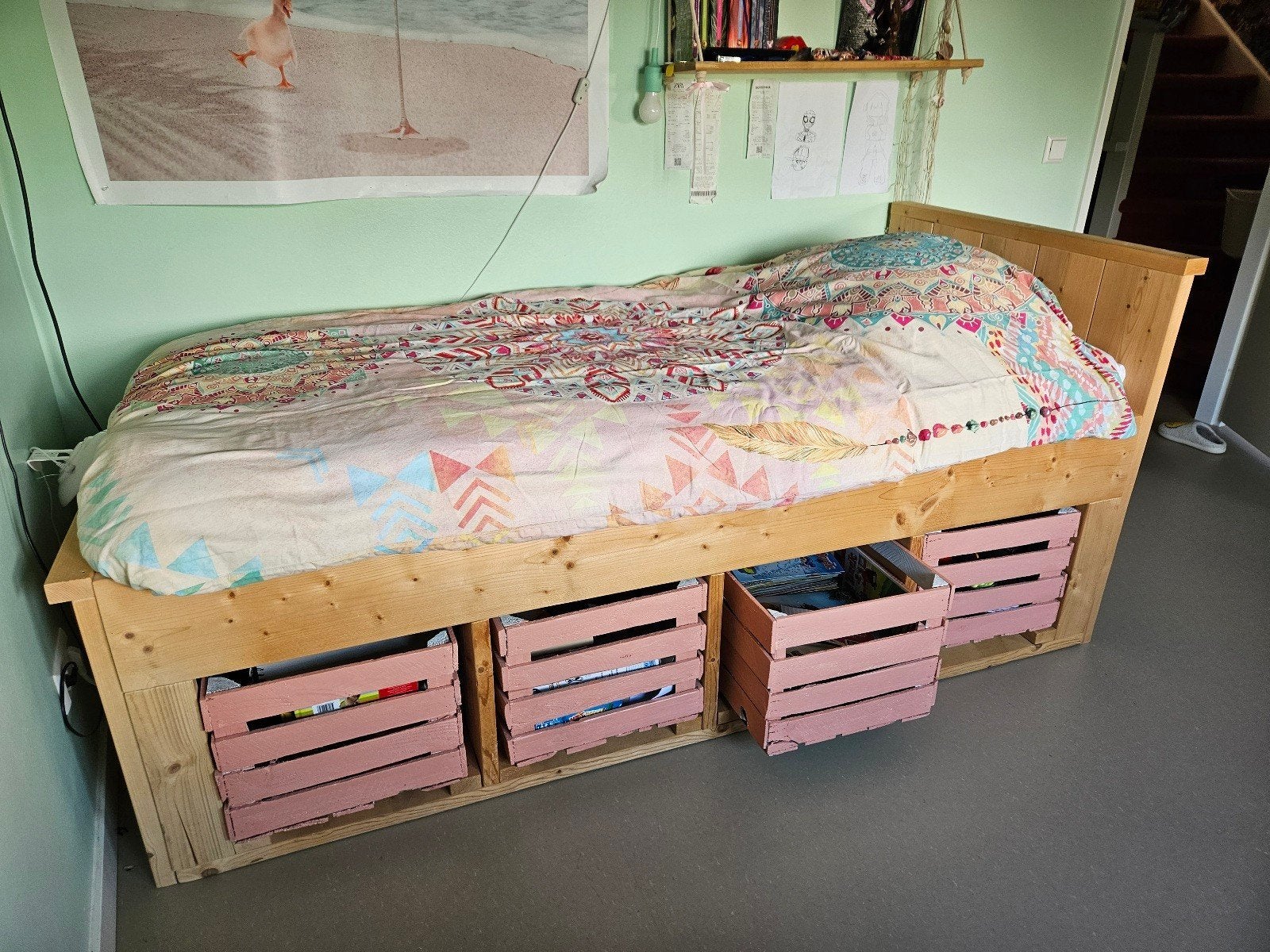 Houten bed 90x200 met opbergruimte kratjes, Ophalen, Verstelbaar, 90 cm, Zo goed als nieuw