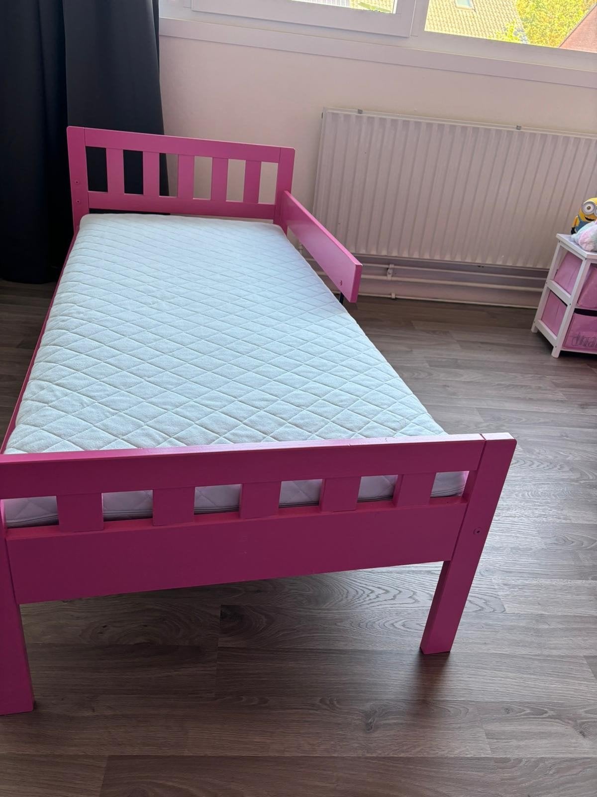 Roze kinderbed met matras en lattenbodem, Lattenbodem, Gebruikt, 70 tot 85 cm, 140 tot 160 cm
