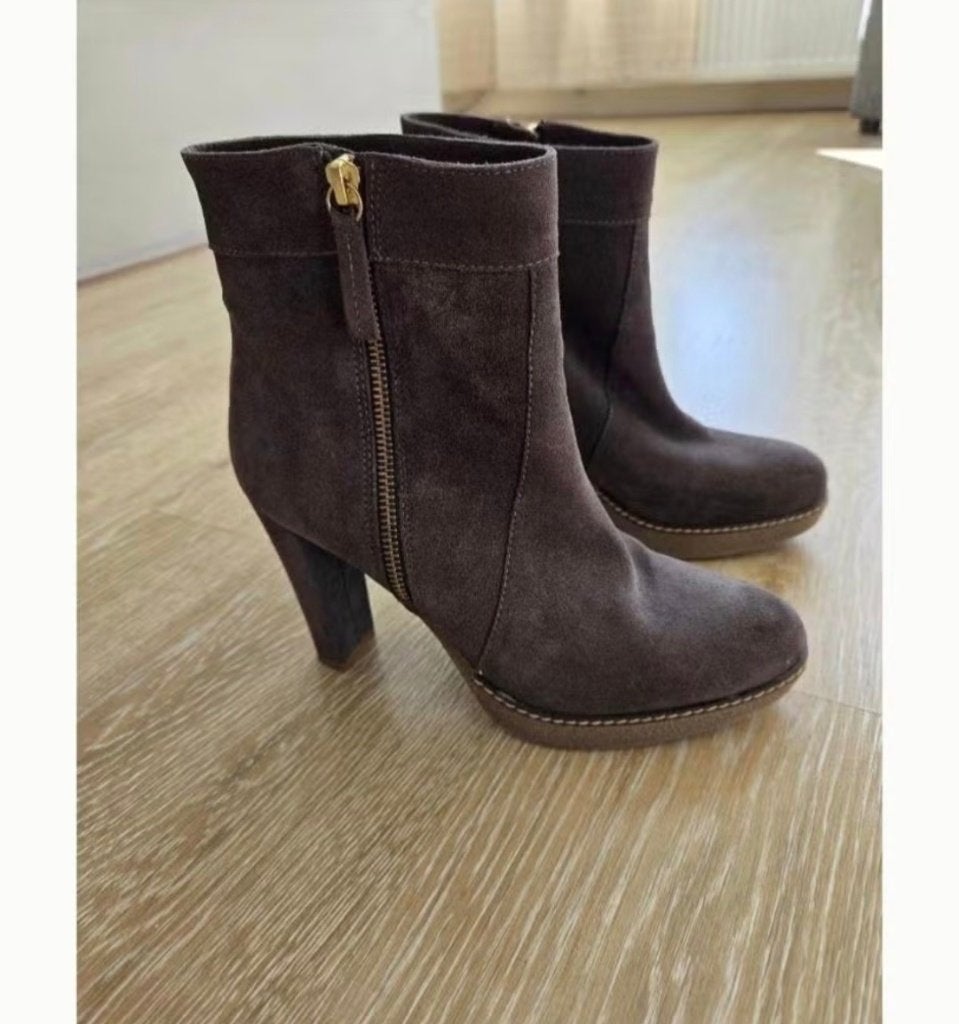 Suede Unisa laarsjes (maat 39), Kleding | Dames, Lage of Enkellaarzen, Ophalen of Verzenden, Zo goed als nieuw, Grijs