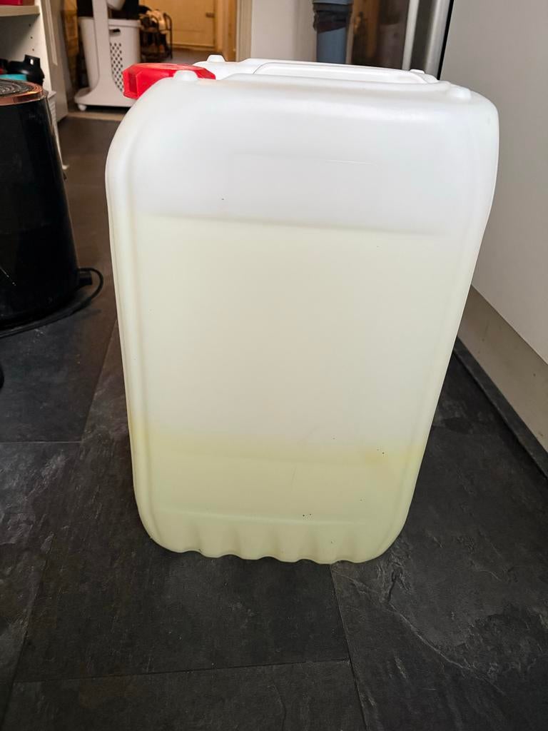 4 jerrycans, Tuin en Terras, Regentonnen, Ophalen of Verzenden