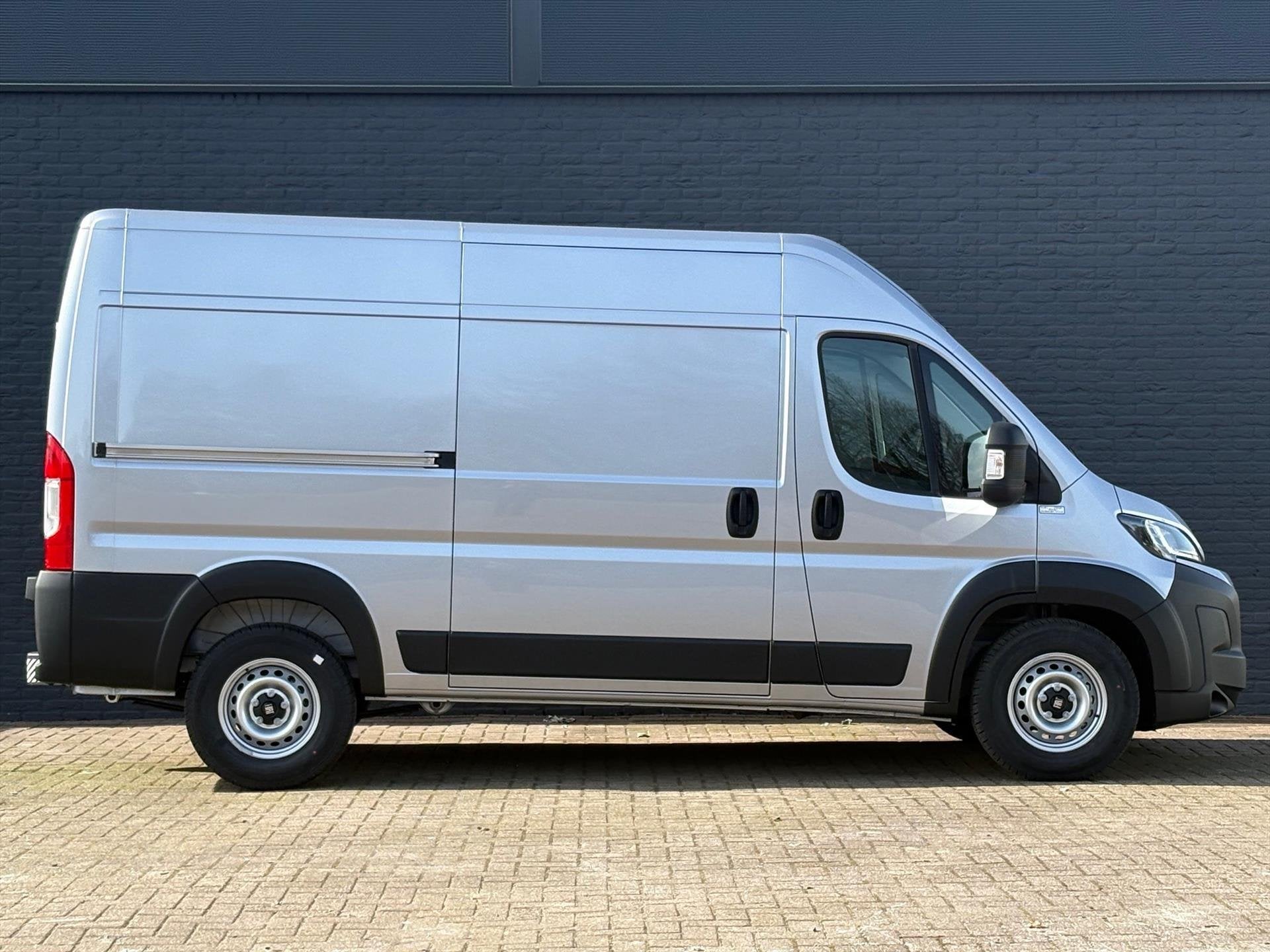 Fiat Ducato FIAT Ducato GB 2.2 MJ 140pk L2H2 35H | Navi | Ca, Auto's, Bestelauto's, Voorwielaandrijving, Stof, Gebruikt, 4 cilinders