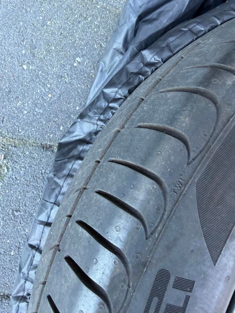 Originele Volvo Pegasus R-velgen met Pirelli zomerbanden, Ophalen, Gebruikt, Banden en Velgen, 17 inch