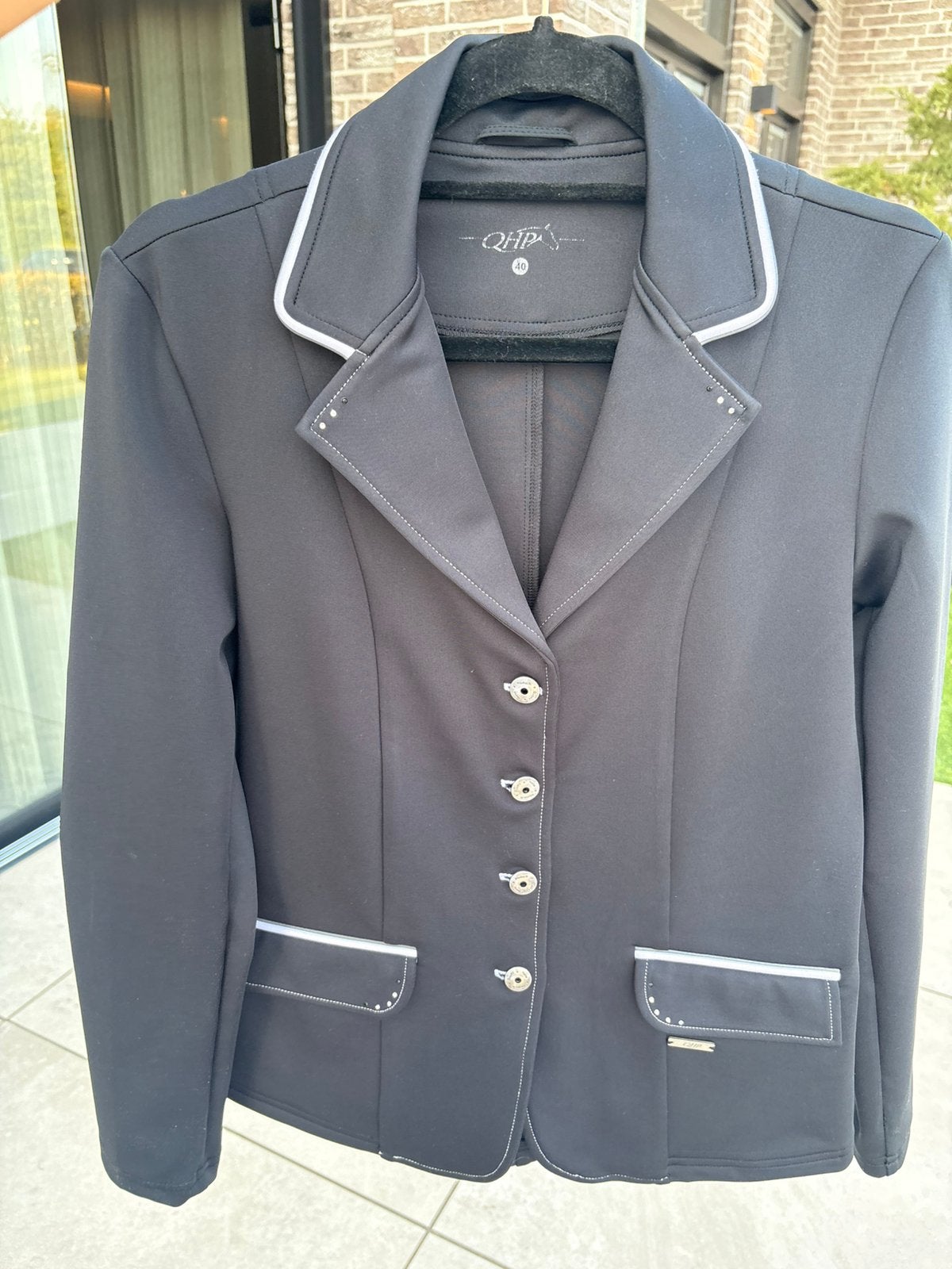 QHP wedstrijdjasje, Dieren en Toebehoren, Paardrijkleding, Ophalen of Verzenden, Zo goed als nieuw, Dressuur, Bovenkleding