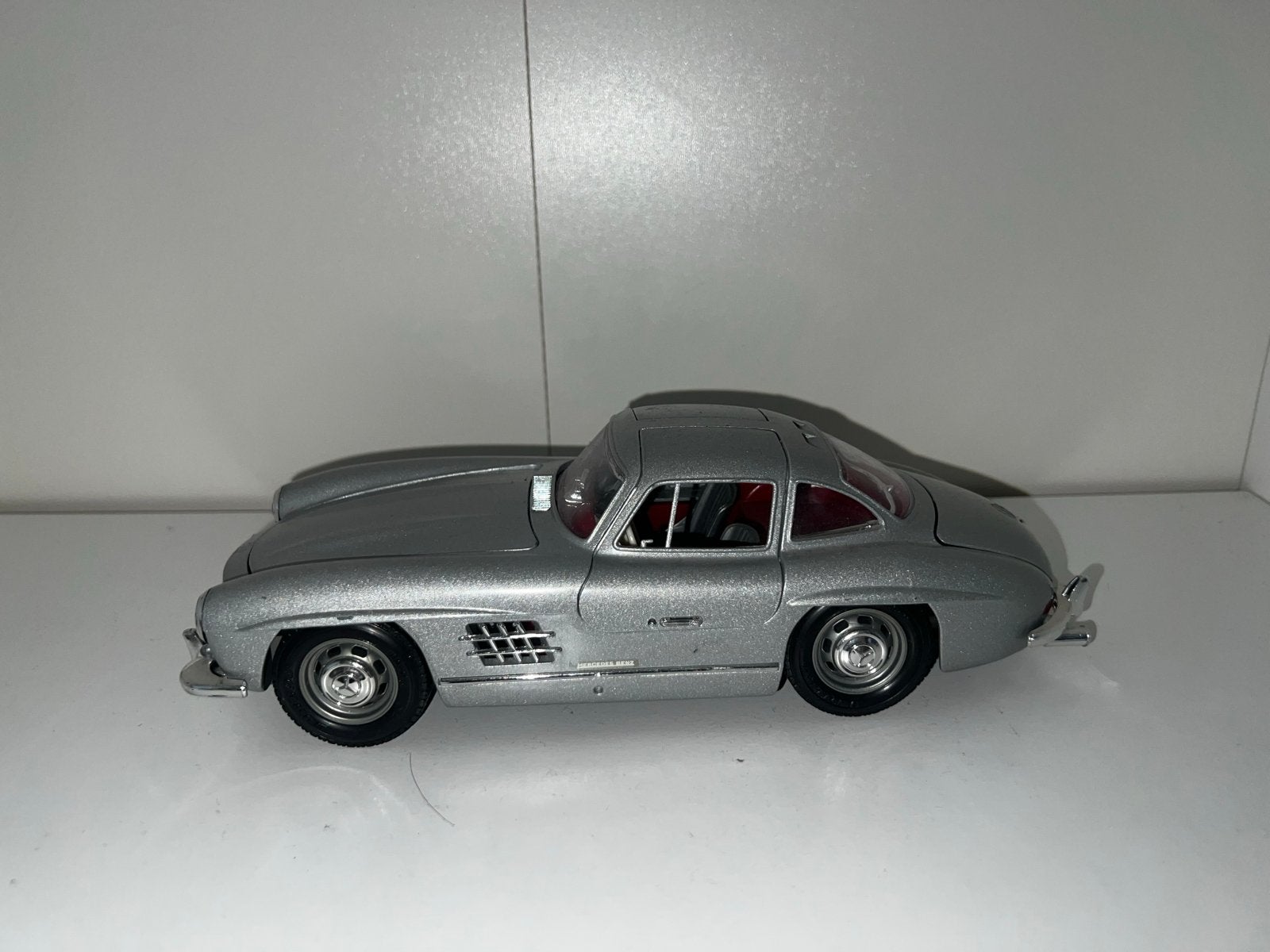 Mercedes-Benz 300 SL Gullwing schaalmodel, Ophalen, Zo goed als nieuw, Auto, Overige merken