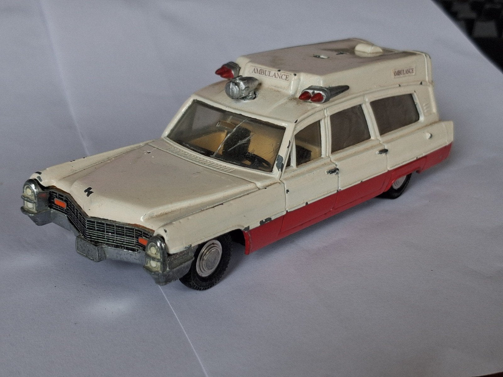 Dinky Toys Superior Rescuer Cadillac Ambulance, Ophalen of Verzenden, Gebruikt