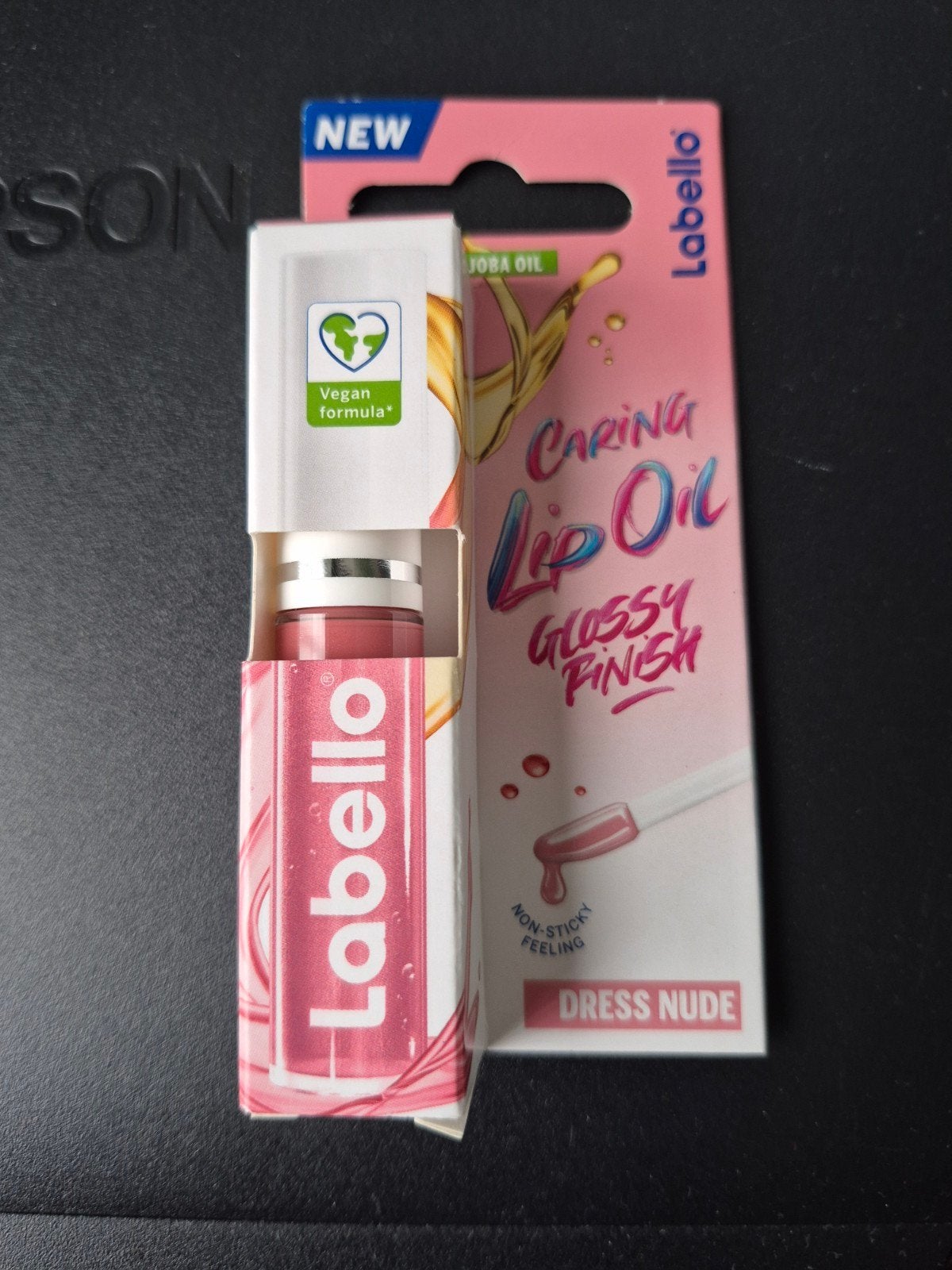 Nieuwe Labello Caring Lip Oil - Glossy Finish Dress Nude, Ophalen of Verzenden, Nieuw, Lippen, Verzorging