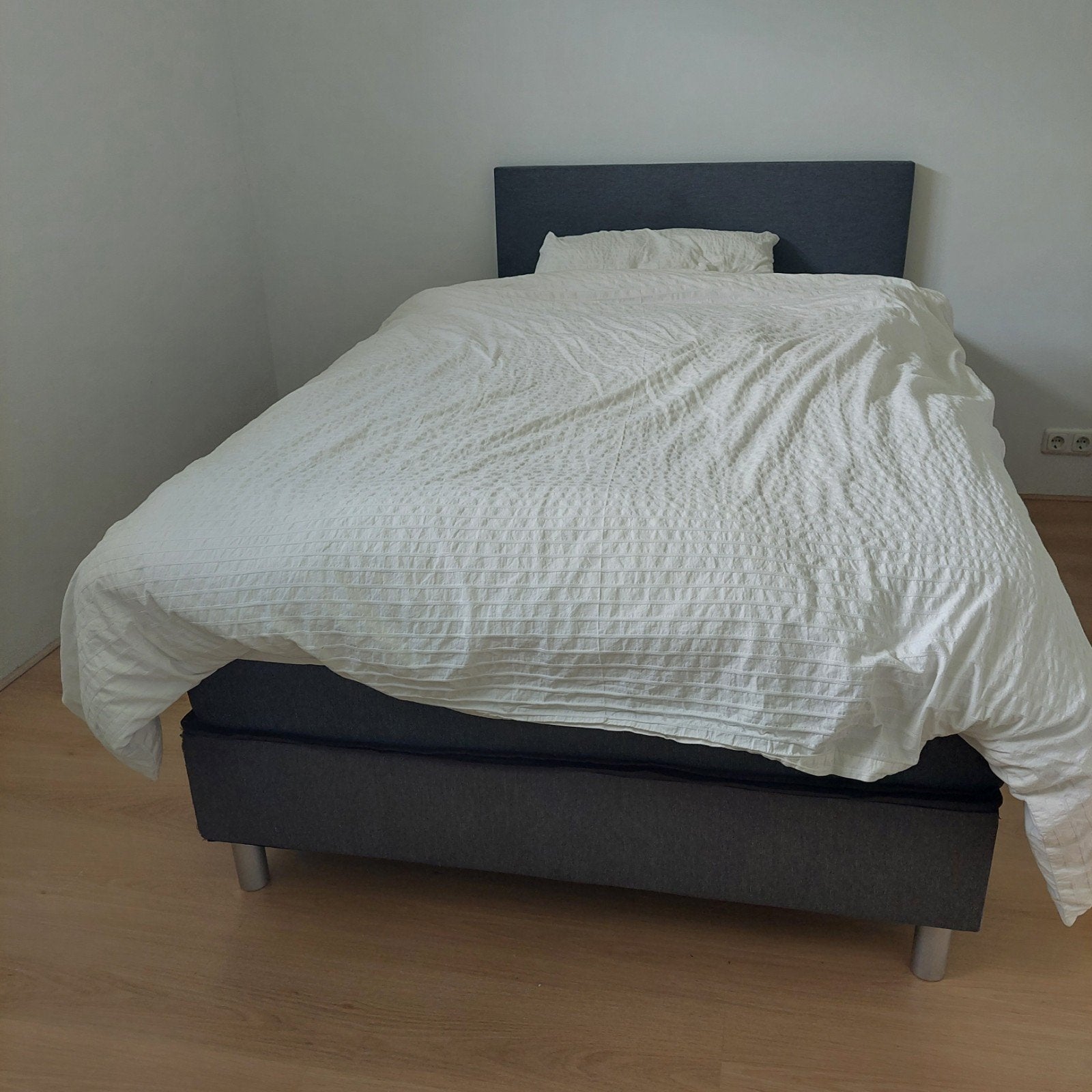 Boxspring bed met matras en hoofdbord - 120x200 cm, Ophalen, Gebruikt, Twijfelaar, 120 cm
