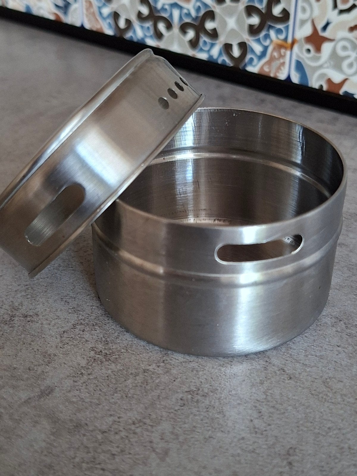 Leuke makkelijke kruinden magneet potjes ijzer, met houder., Ophalen of Verzenden, Pot, Bus of Blik