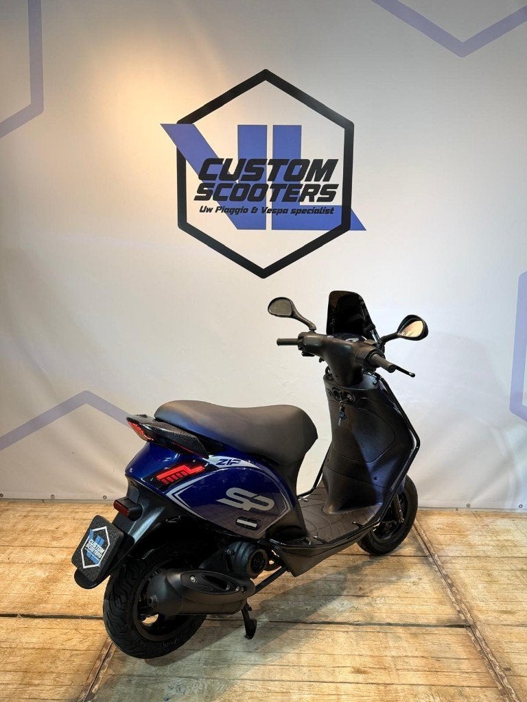 Piaggio Zip 2v 2016 45km brom scooter fulloption carburateur, Fietsen en Brommers, Gebruikt, Zip, Ophalen of Verzenden, Info@vlcustomscooters.nl