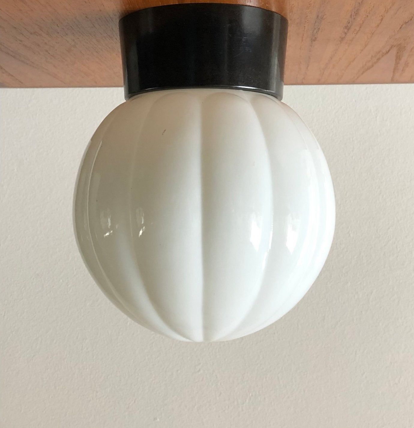 Art Deco Thabur plafondlamp | Wit opaalglas | jaren 30, Huis en Inrichting, Lampen | Plafondlampen, Ophalen of Verzenden, Zo goed als nieuw