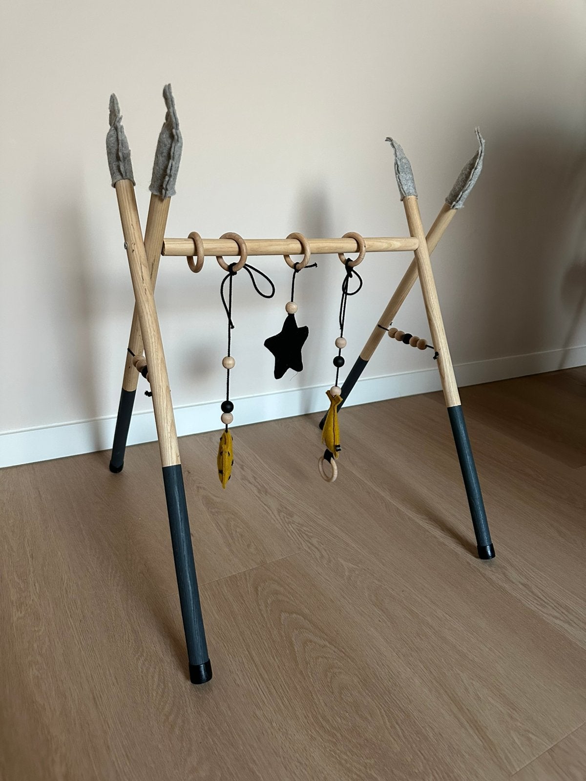 Babygym hout met vilten hangertjes, Ophalen, Gebruikt, Babygym