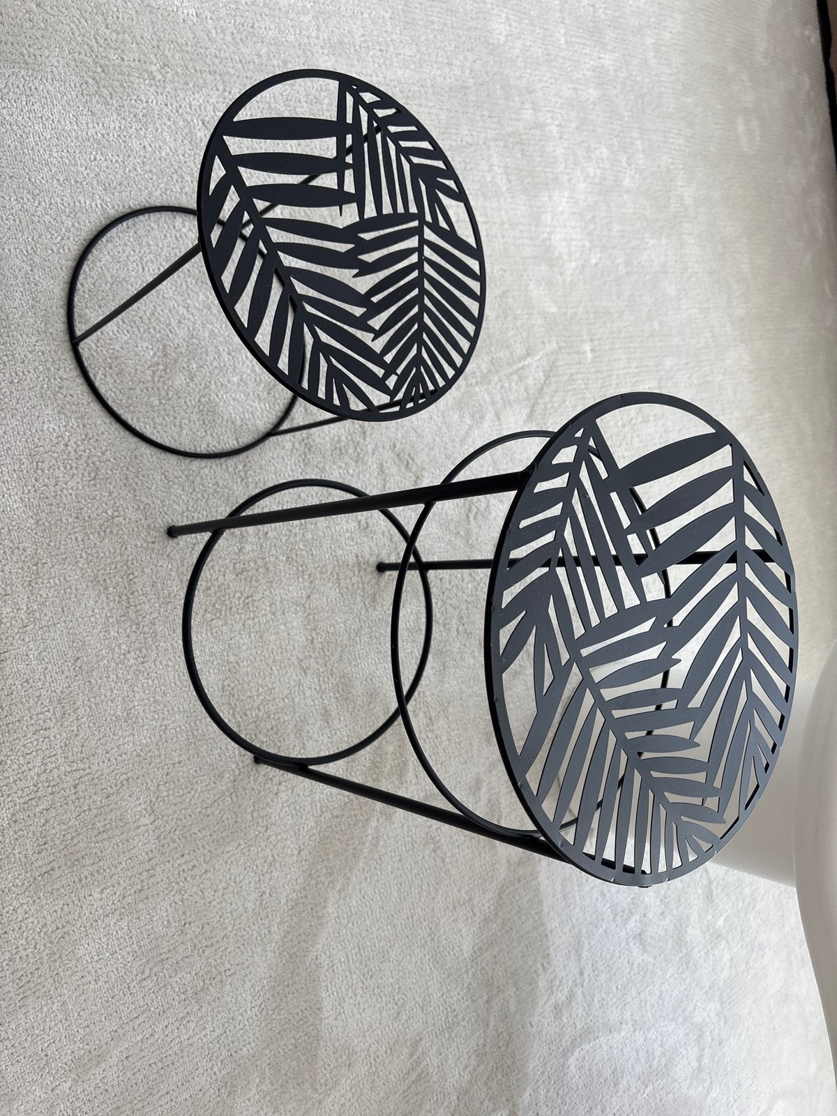 Zwarte bijzettafels/plantenstandaards van Xenos (set van 2), Minder dan 55 cm, Metaal of Aluminium, Rond, Zo goed als nieuw