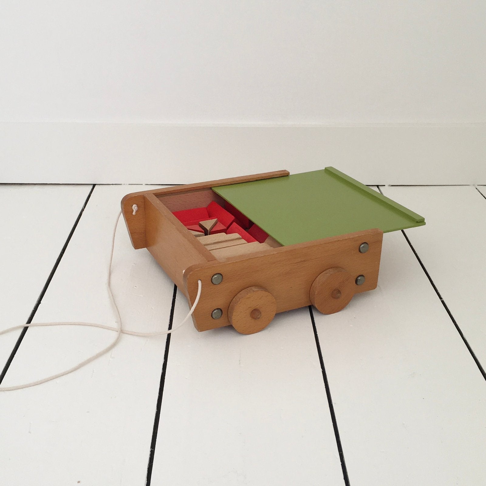 Upcycled vintage blokkenkar van hout met avocadogroen deksel, Ophalen of Verzenden, Zo goed als nieuw