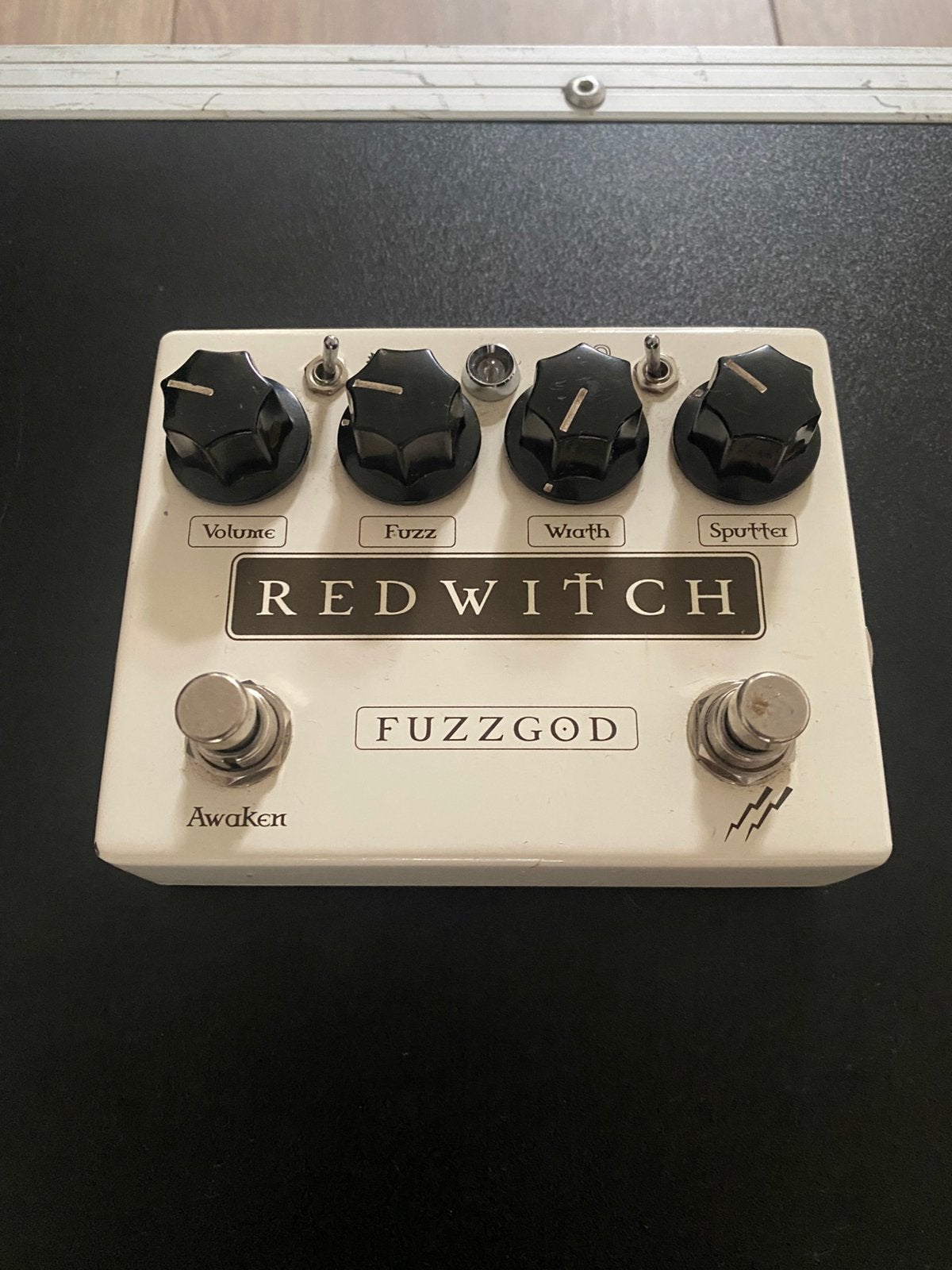 Red witch fuzz god 2 / fuzz pedaal, Muziek en Instrumenten, Effecten, Ophalen of Verzenden, Zo goed als nieuw, Distortion, Overdrive of Fuzz