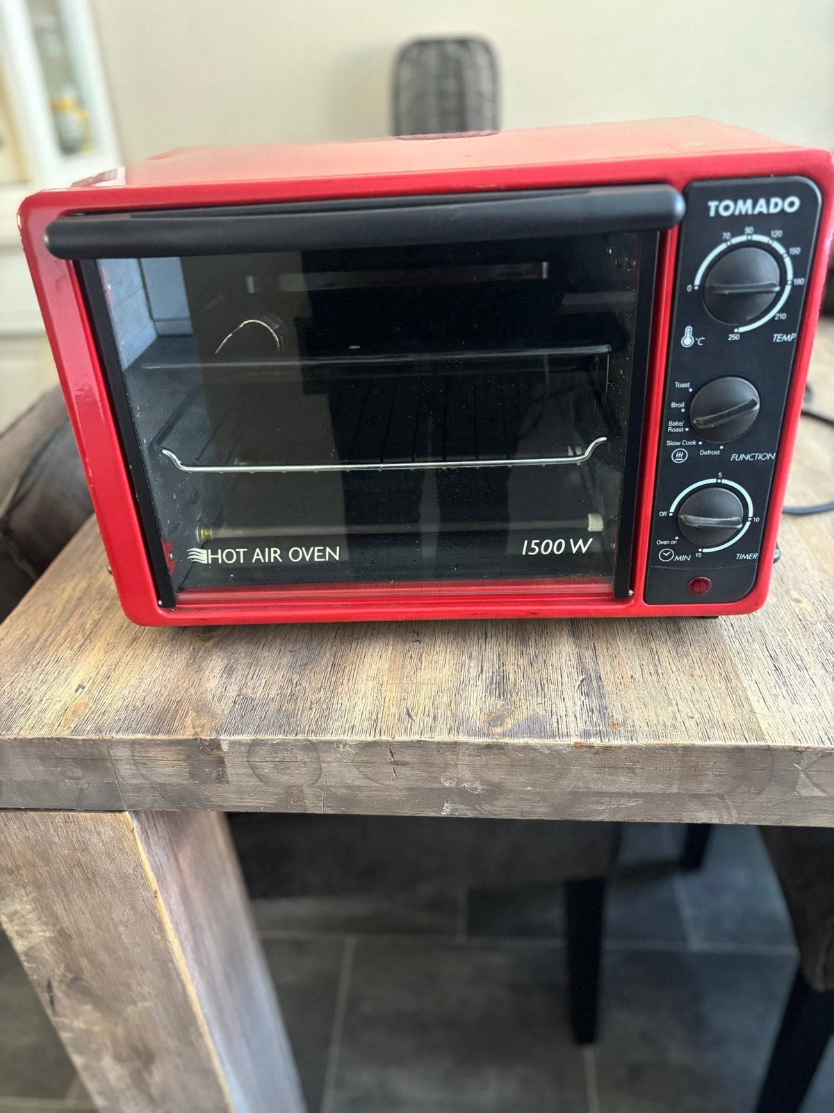Tomado TM-4502 Heteluchtoven - Rood, 1500W, Ophalen, Minder dan 45 cm, Gebruikt, Minder dan 45 cm