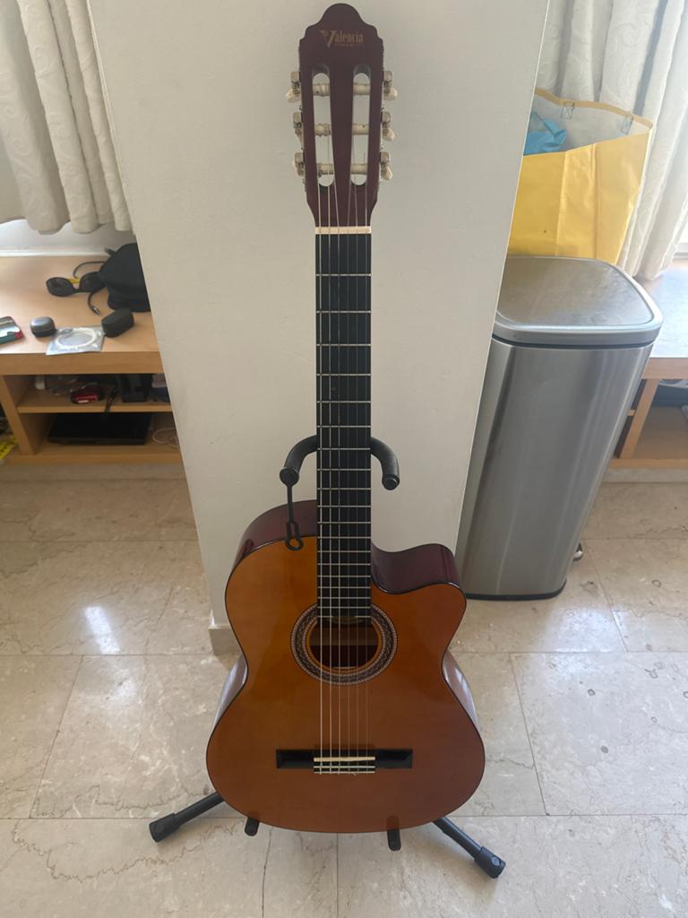 Valencia Klassieke Gitaar met Cutaway en Element, Ophalen, Gebruikt, Klassieke of Spaanse gitaar, Met (piezo-)element