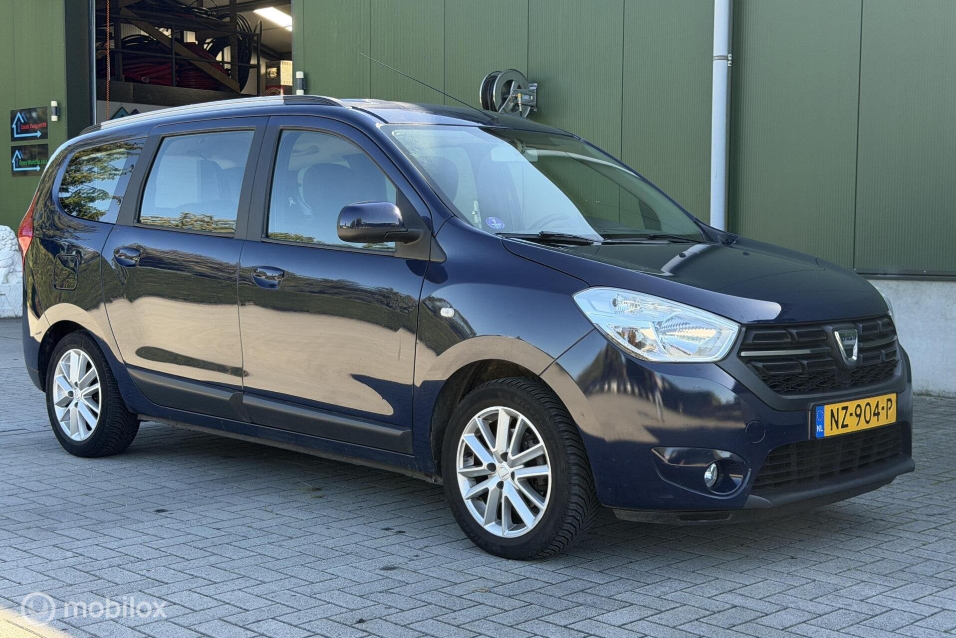 Dacia Lodgy 1.2 TCe Lauréate 7p. Cruise Airco Trekhaak, Auto's, Voorwielaandrijving, Stof, Gebruikt, Origineel Nederlands