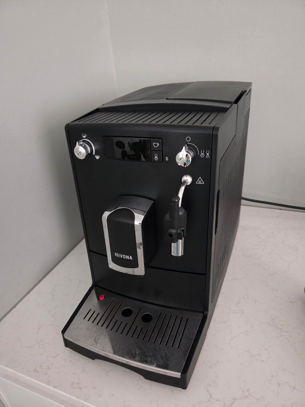 Nivona NICR type 572 volautomatische koffiemachine, Gebruikt, Espresso apparaat, 2 tot 4 kopjes, Afneembaar waterreservoir