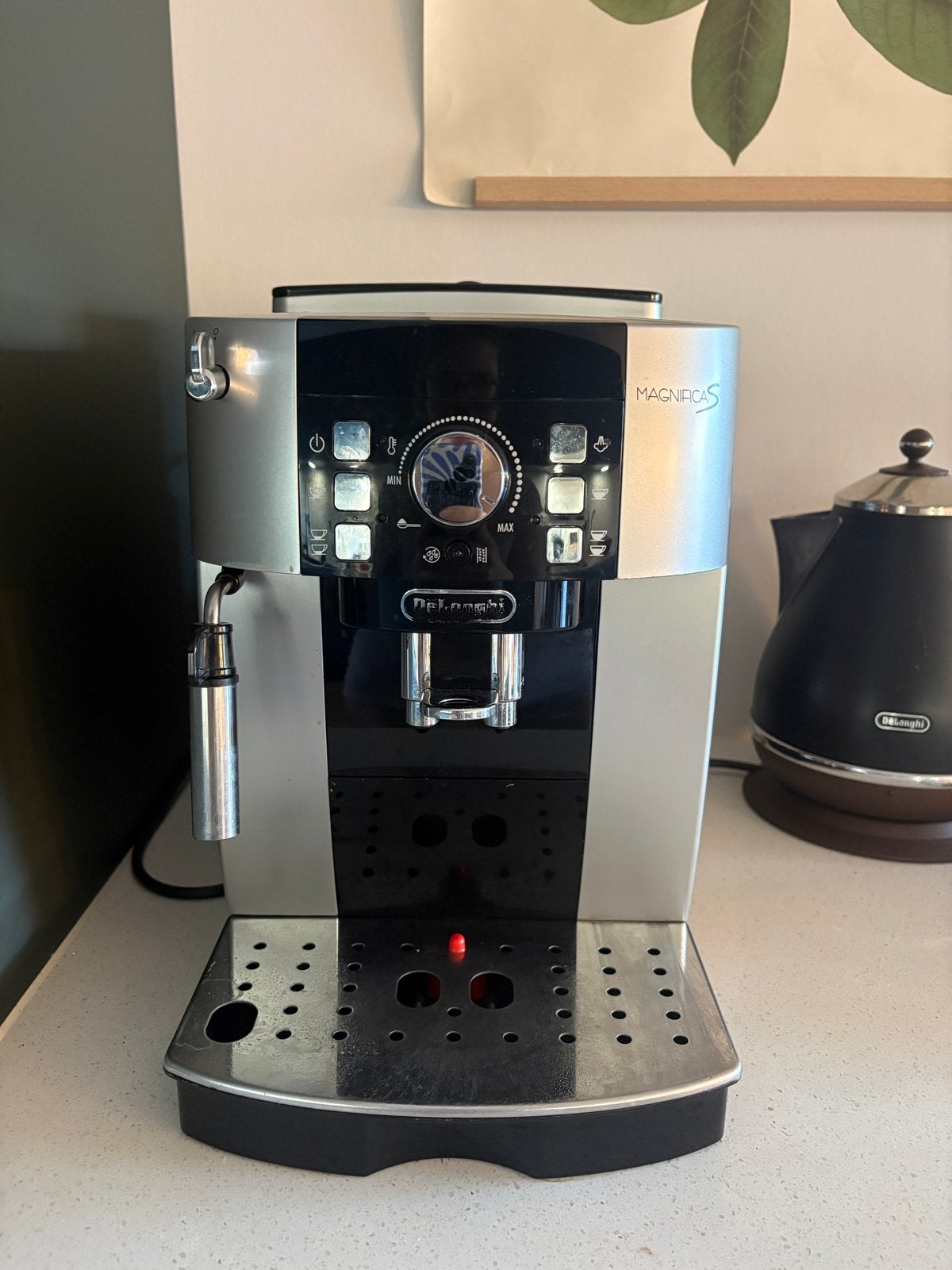 De'Longhi Magnifica S volautomatische espressomachine, Ophalen, Afneembaar waterreservoir, Gebruikt, Espresso apparaat