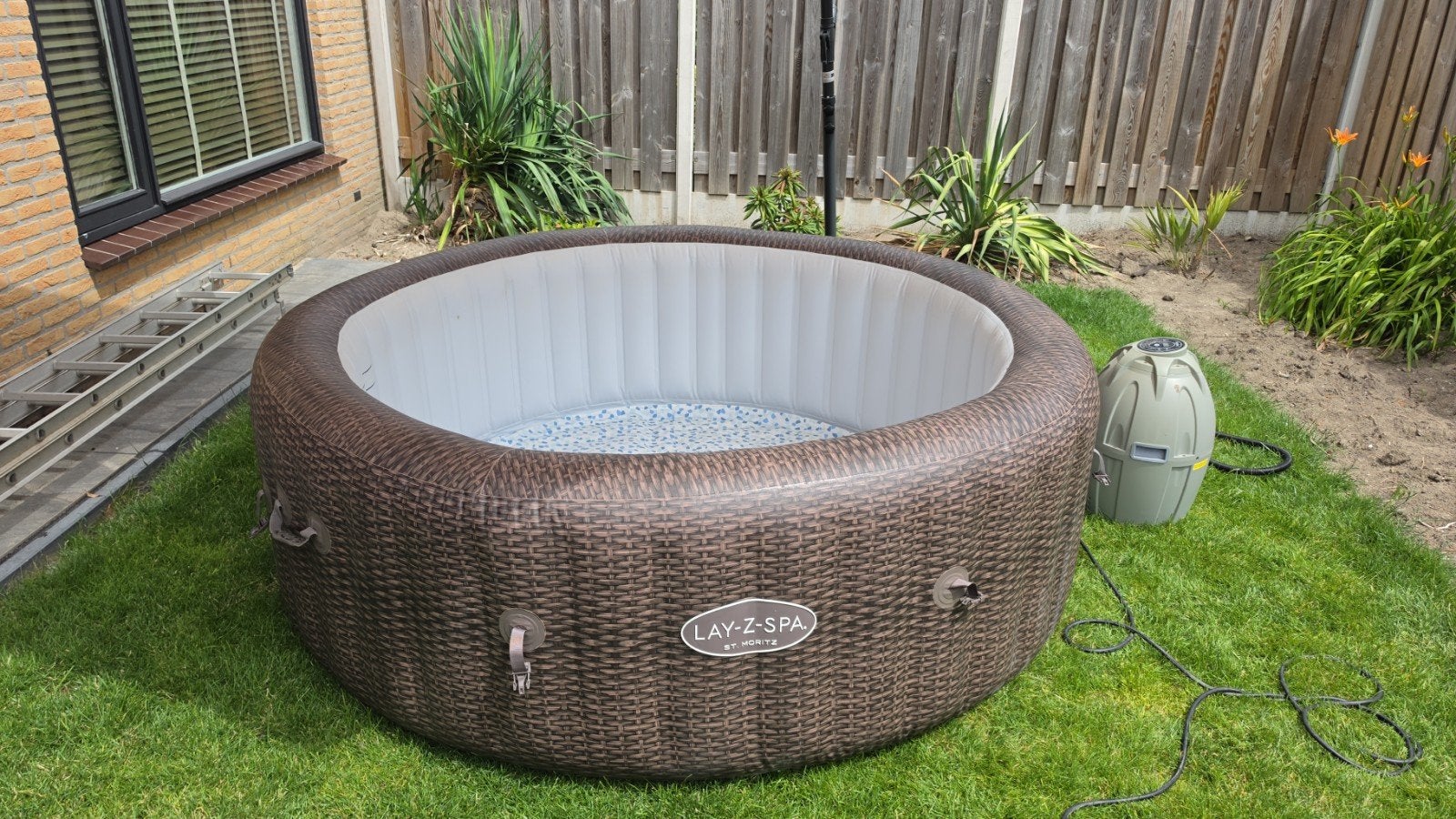 Lay-Z-Spa Opblaasbare Jacuzzi - Zo goed als nieuw, Tuin en Terras, Ophalen, Zo goed als nieuw, Filter, Opblaasbaar