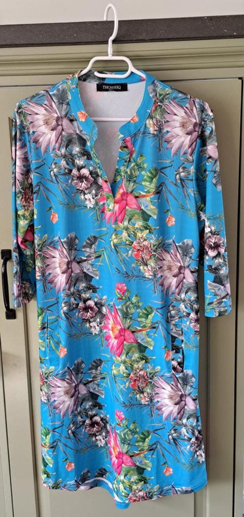 THOMBIQ jurk maat L : Bloemenprint Blauw, Kleding | Dames, THOMBIQ, Blauw, Maat 42/44 (L), Ophalen of Verzenden
