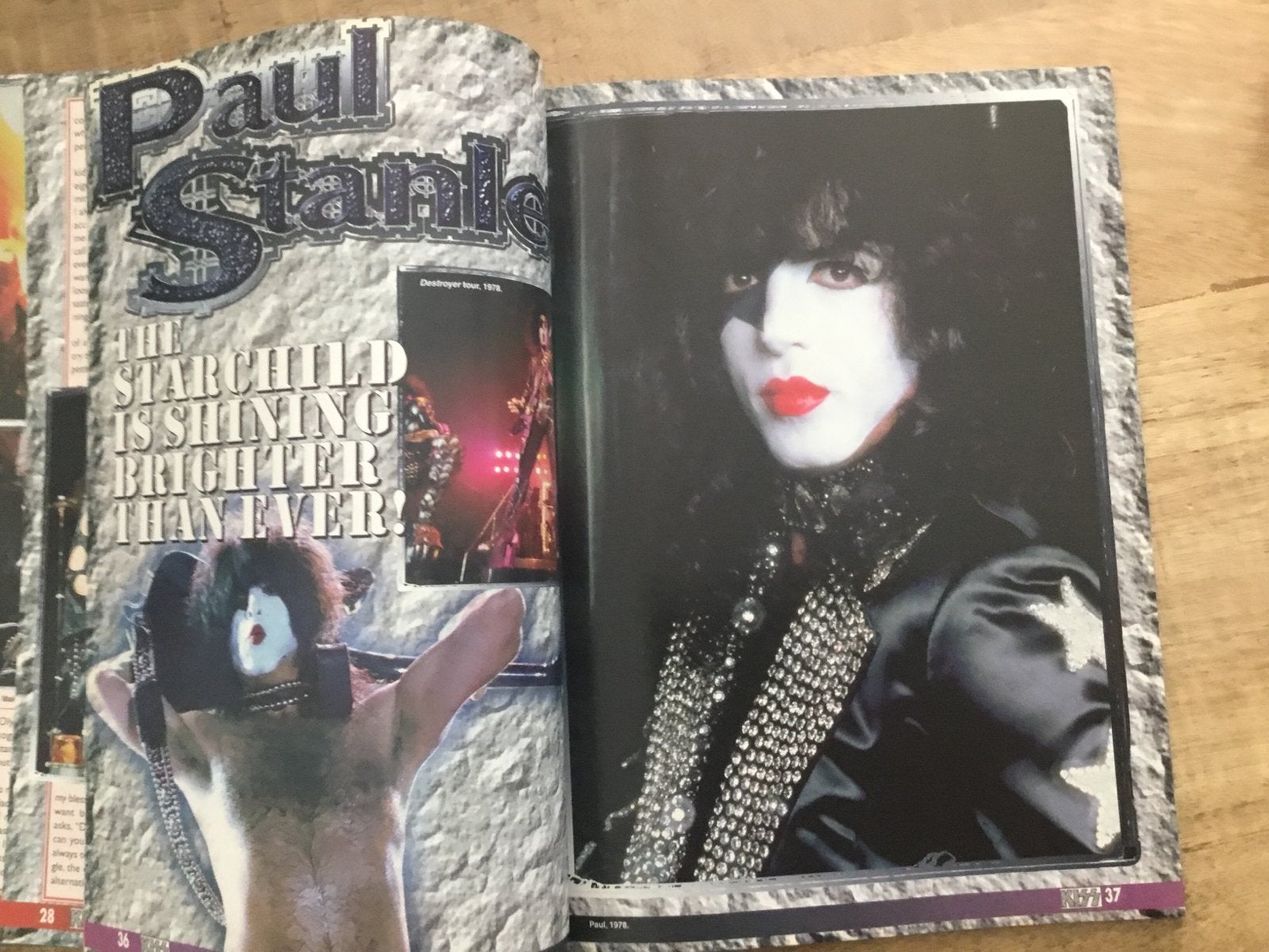 The Official KISS Magazine - Collectors Item, Ophalen of Verzenden, Zo goed als nieuw