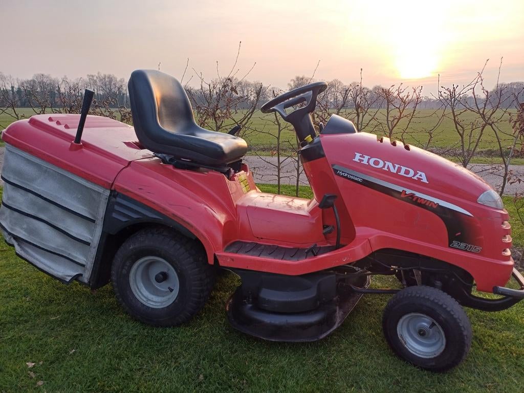 Honda zitmaaier Met opvangbak hydrostaat automaat, Tuin en Terras, Zitmaaiers, Honda, Gebruikt, Ophalen of Verzenden, Mulchfunctie