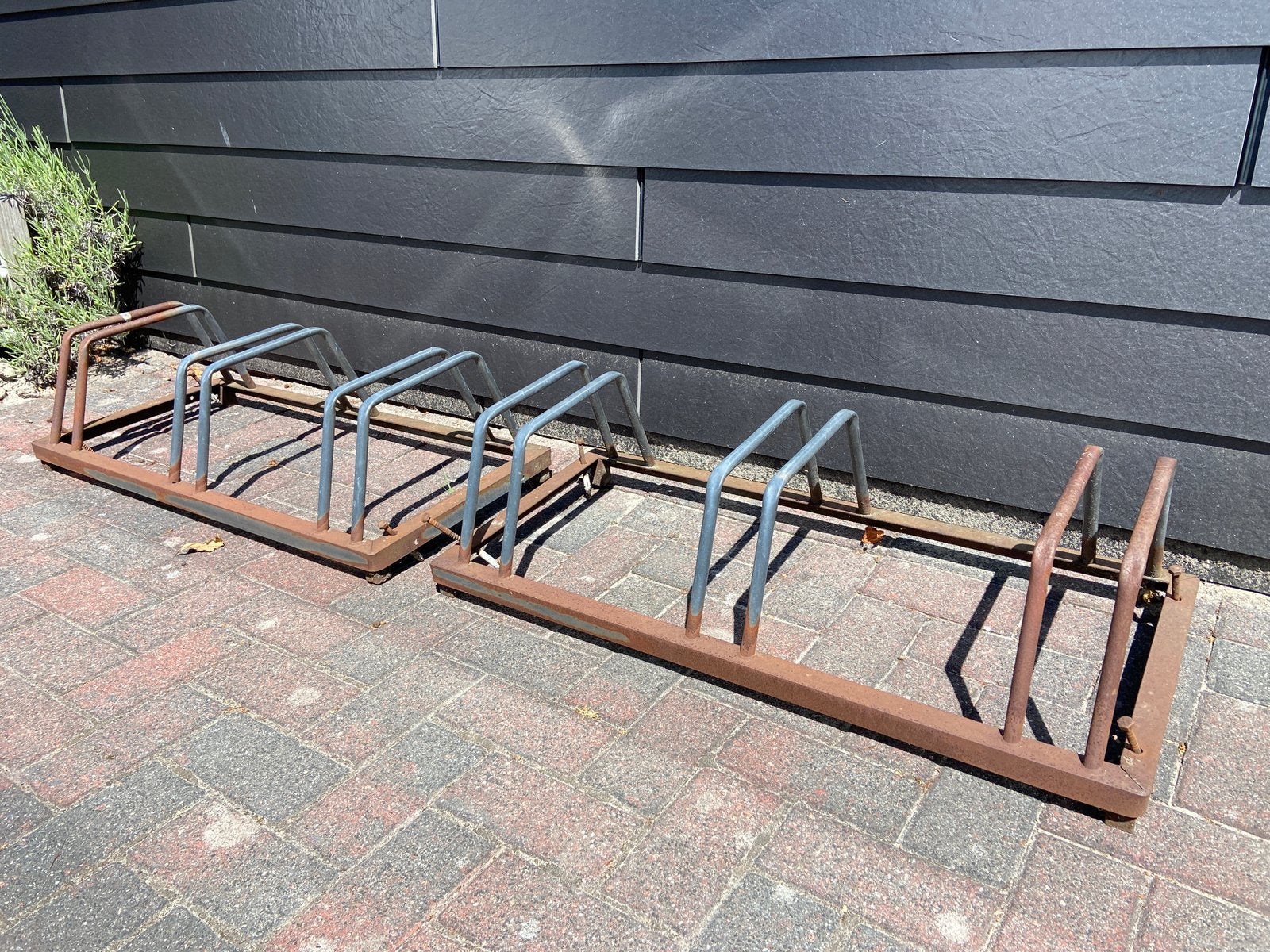 Fietsenrek twee stuks voor drie fietsen elk, Ophalen, Gebruikt