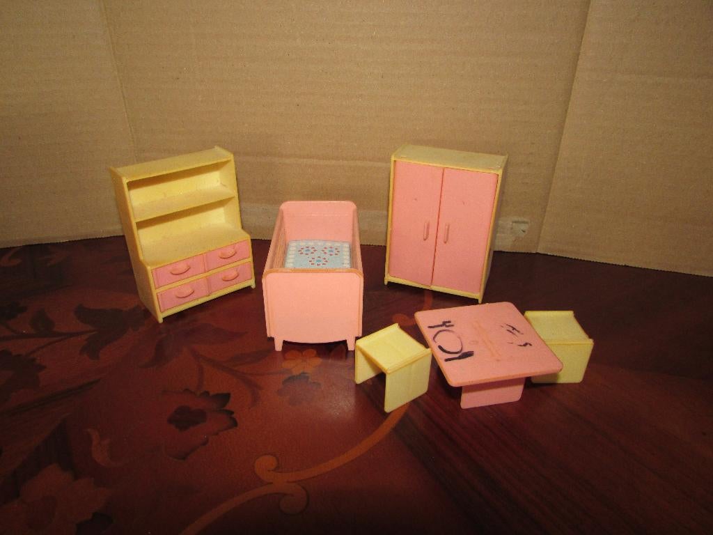 poppenhuis meubeltjes uit vroegere jaren, Verzamelen, Poppenhuizen en Toebehoren, Gebruikt, Poppenhuis, Ophalen of Verzenden