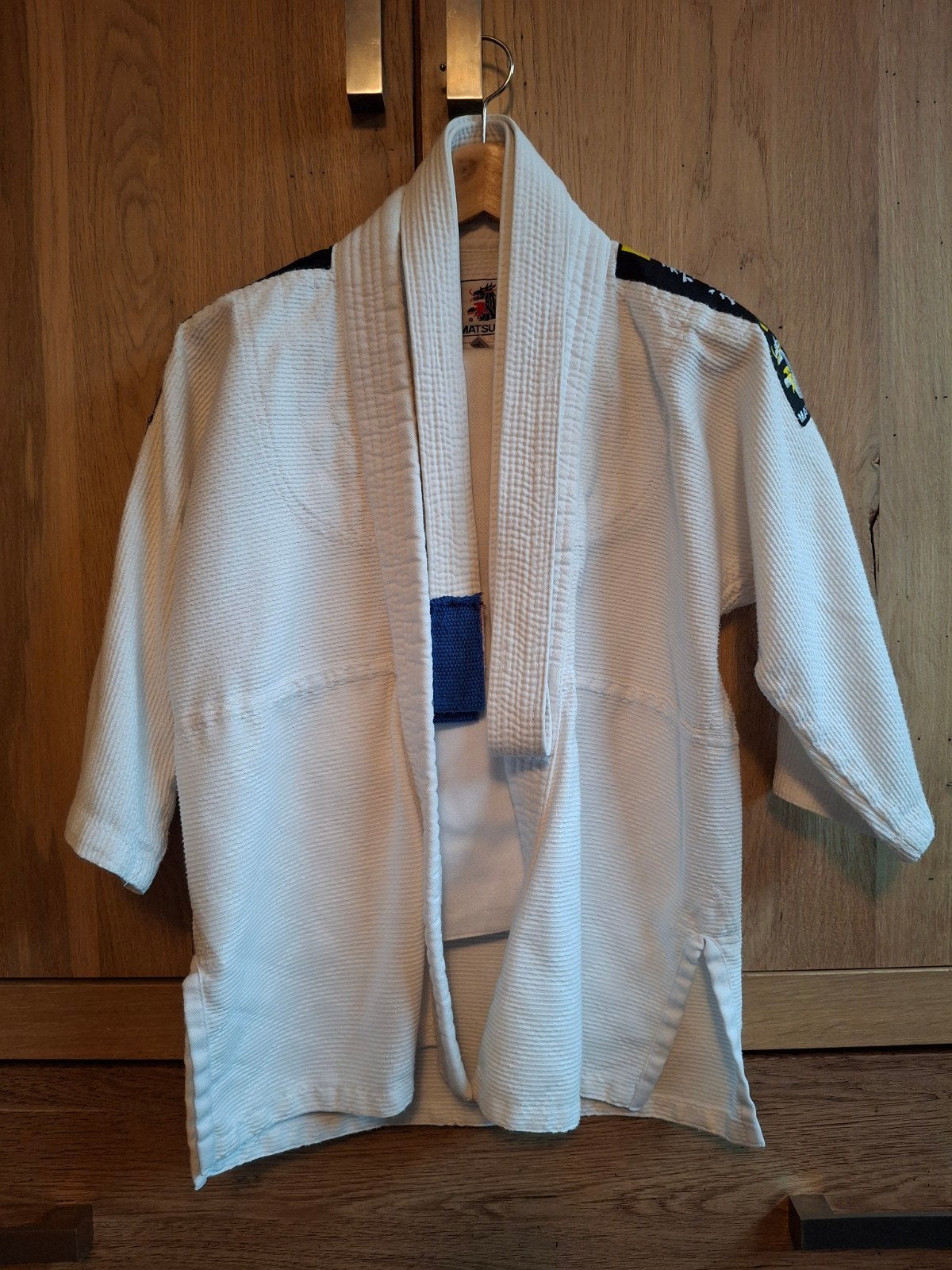 Matsuru Judo Pak Maat 130 met Witte Band, Gebruikt, Judo, Vechtsportpak, Ophalen of Verzenden