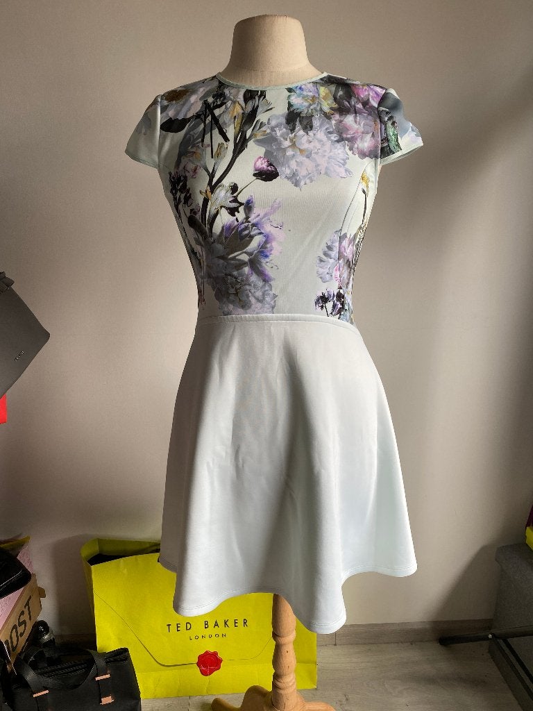Ted Baker jurk maat 38 met bloemenprint, Kleding | Dames, Maat 38/40 (M), Meerkleurig, Ophalen of Verzenden, Zo goed als nieuw