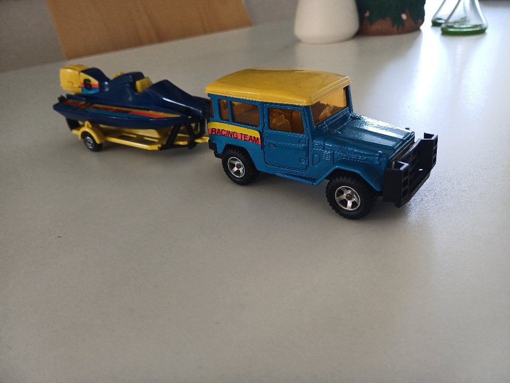 Majorette racing team 1/36 speedboot met trailer, Ophalen of Verzenden, Gebruikt, Auto
