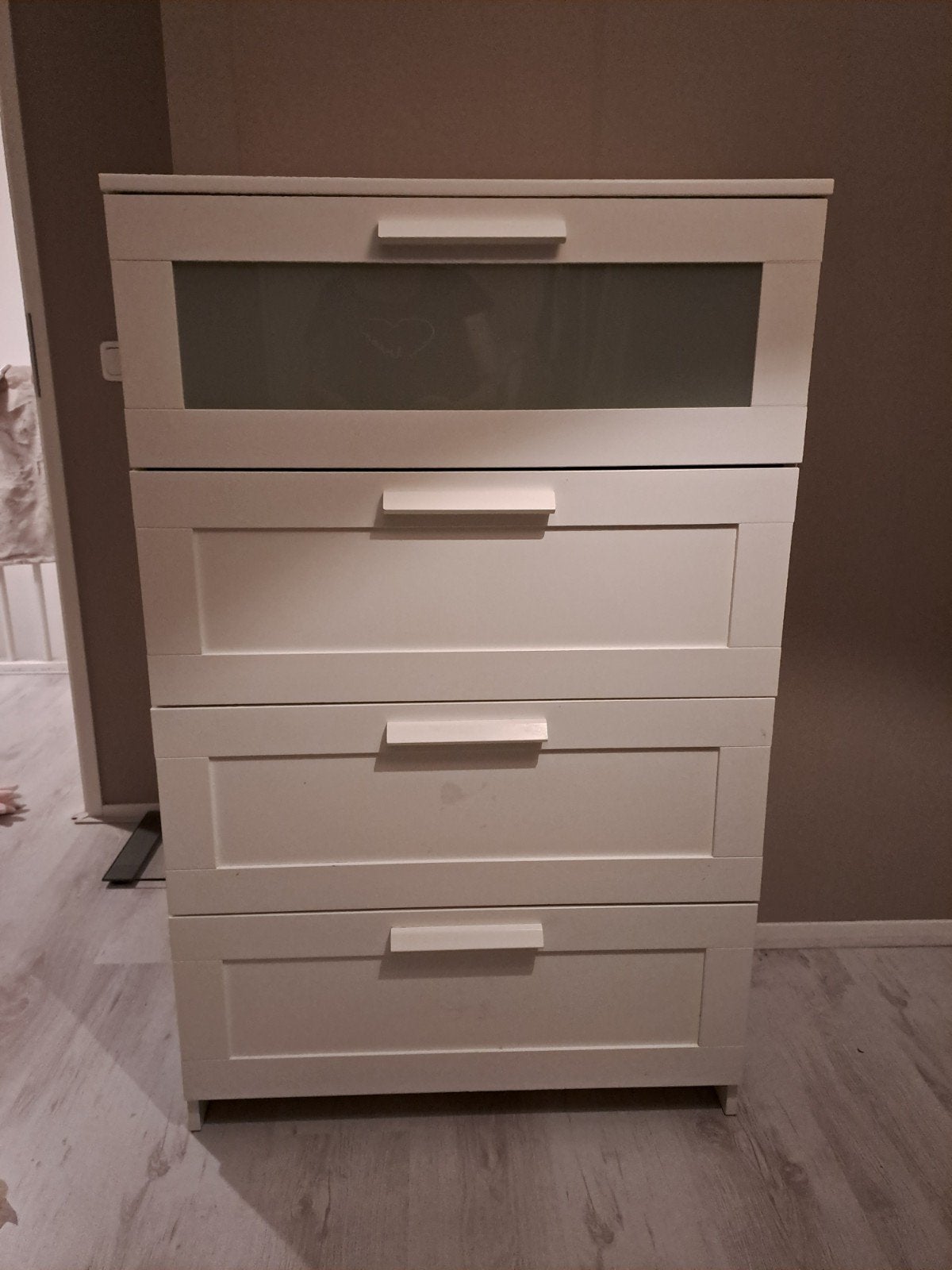 IKEA BRIMNES Ladekast met 4 laden, wit/frosted glas, Ophalen, Modern, Scandinavisch, 100 tot 150 cm, Overige houtsoorten