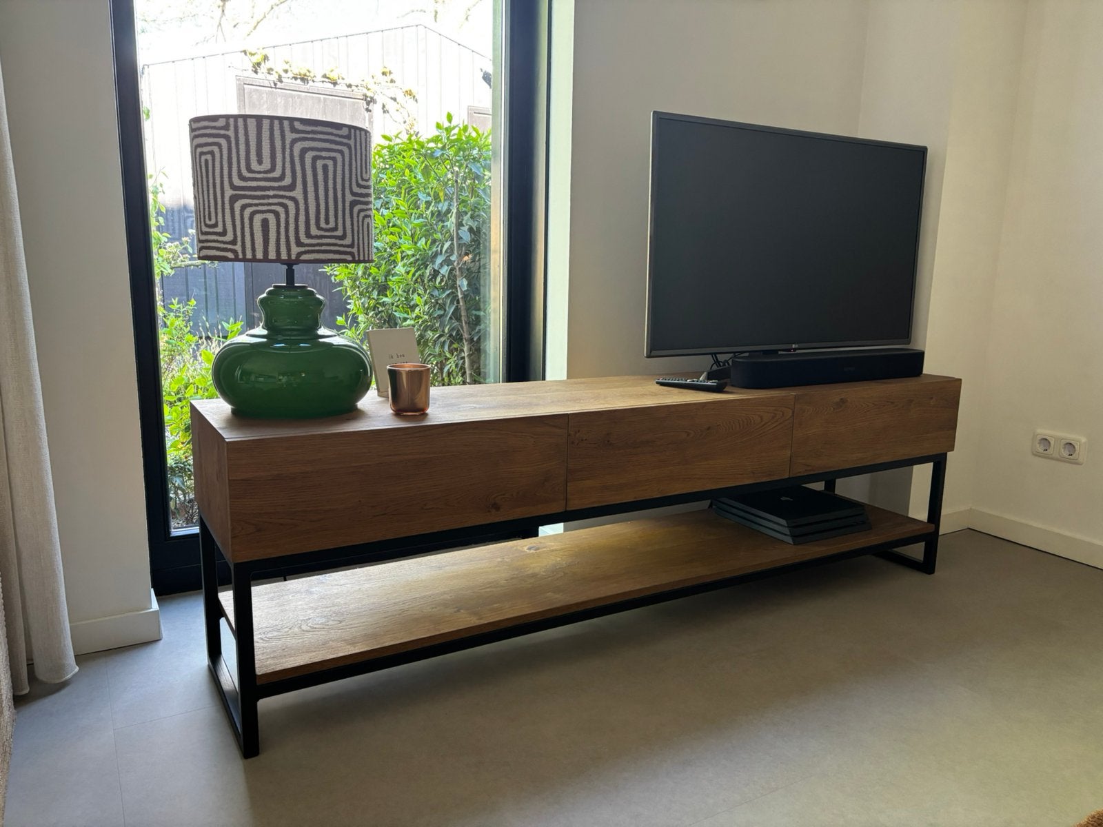 Walnoot TV meubel - 185x55x40cm - per direct, Ophalen, 150 tot 200 cm, Zo goed als nieuw, Minder dan 100 cm