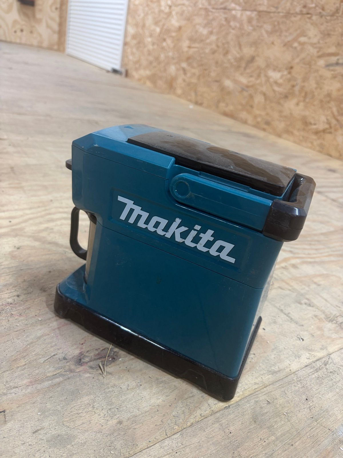 Makita DCM501Z Accu Koffiezetapparaat - Zo goed als nieuw, Witgoed en Apparatuur, Koffiezetapparaten, Koffiemachine, Gemalen koffie