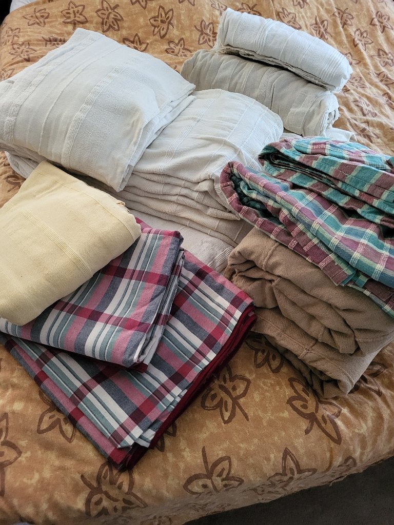 Plaid of deken geel.             Maat: 245 x 215 cm., Huis en Inrichting, Woonaccessoires | Plaids en Woondekens, Gebruikt, Woondeken