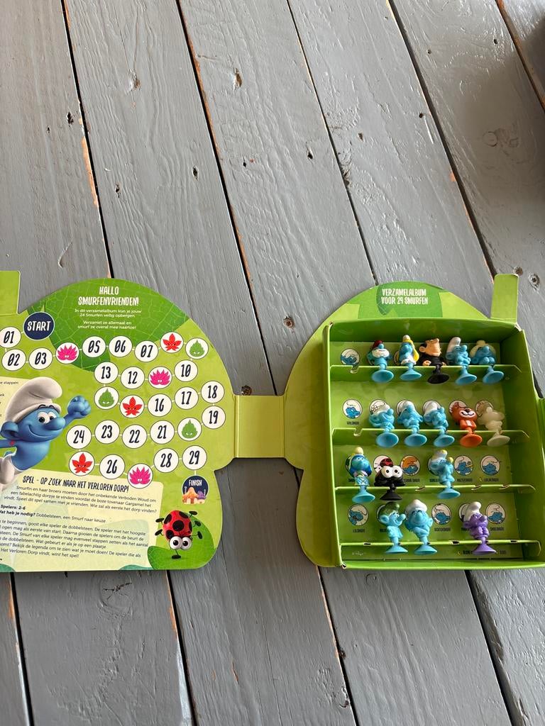 Smurfen verzamelalbum met 16 smurfen - Plus actie, Verzamelen, Smurfen, Ophalen of Verzenden, Zo goed als nieuw, Verschillende Smurfen