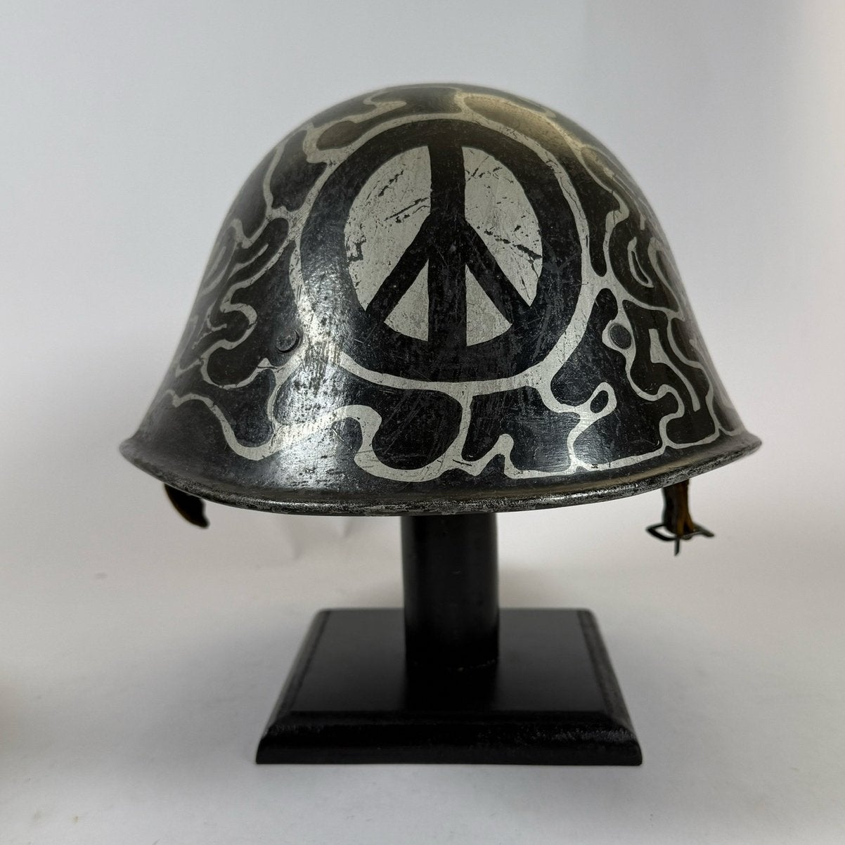 Vietnam protest helm, Verzamelen, Ophalen of Verzenden, Nederland, Helm of Baret