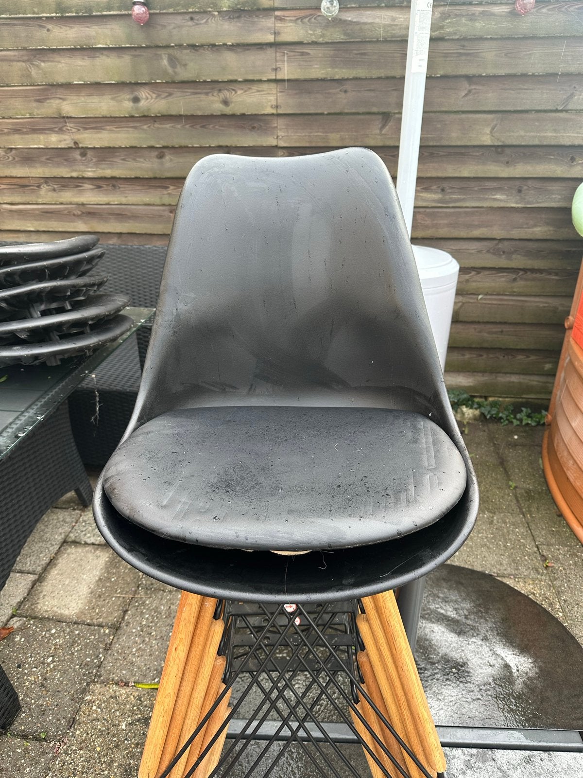 Gratis stoelen - 6 stuks, gedemonteerd., Kunststof, Gebruikt, Zwart, Ophalen of Verzenden