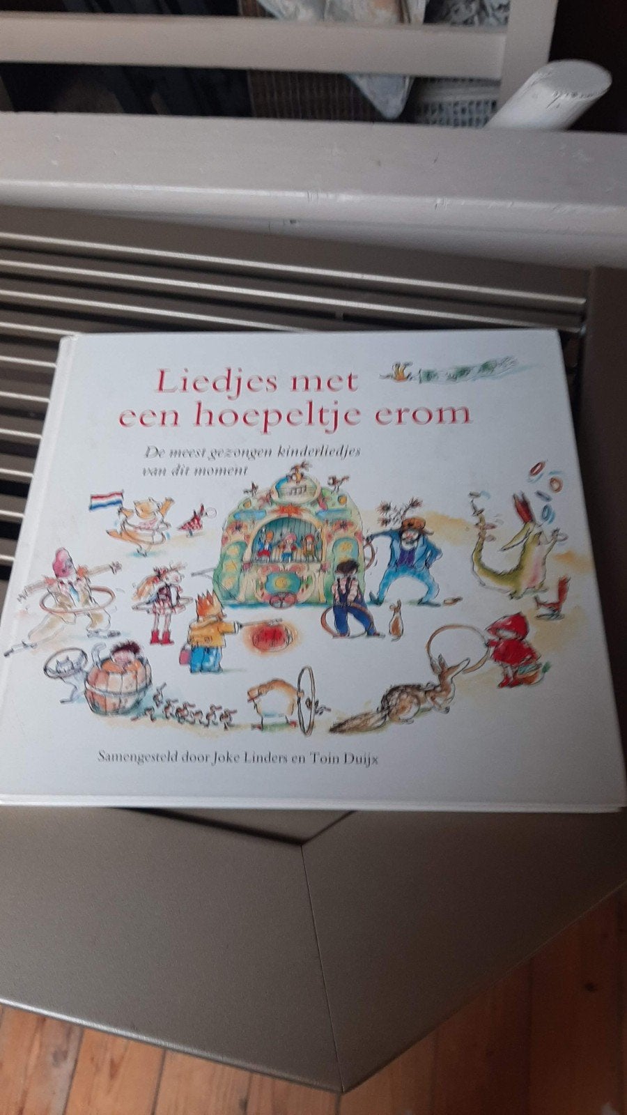 Liedjes met een hoepeltje erom - Kinderliedjes, Ophalen