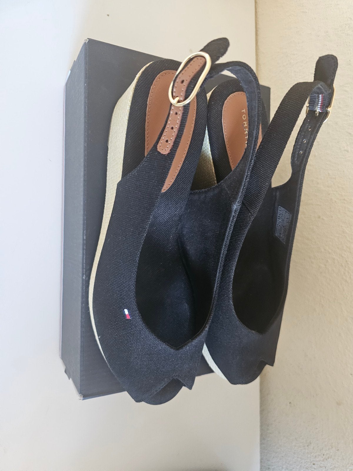 Tommy Hilfiger dames sandalen met sleehak, zwart, maat 40, Kleding | Dames, Zwart, Zo goed als nieuw, Tommy Hilfiger, Sandalen of Muiltjes