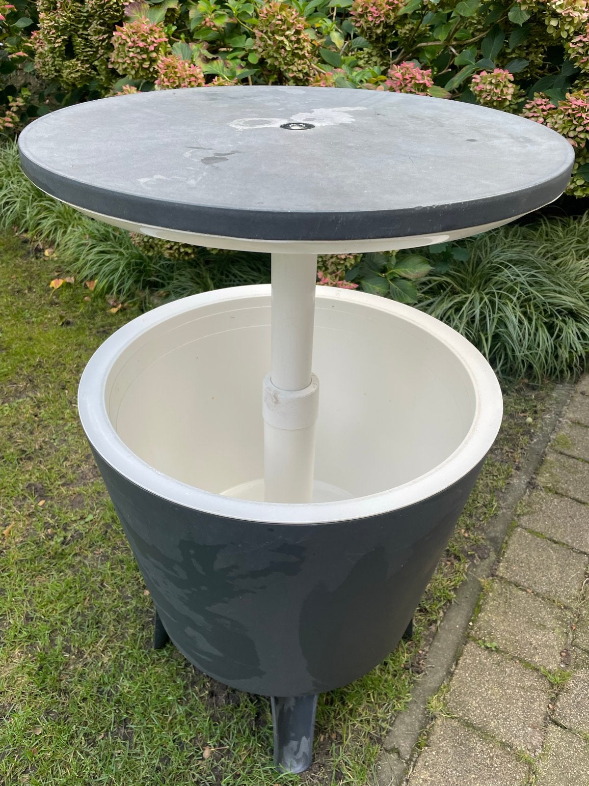 Koeler met uitschuifbare tafel - ideaal voor buiten, Tuin en Terras, Ophalen, Gebruikt, Rond, Kunststof