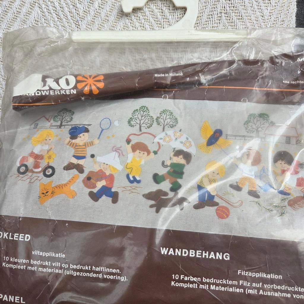 Pako Handwerken Wandkleed uit jaren '90 - Nieuw in verpakkin, Textiel, Nieuw, Meerkleurig, Ophalen of Verzenden